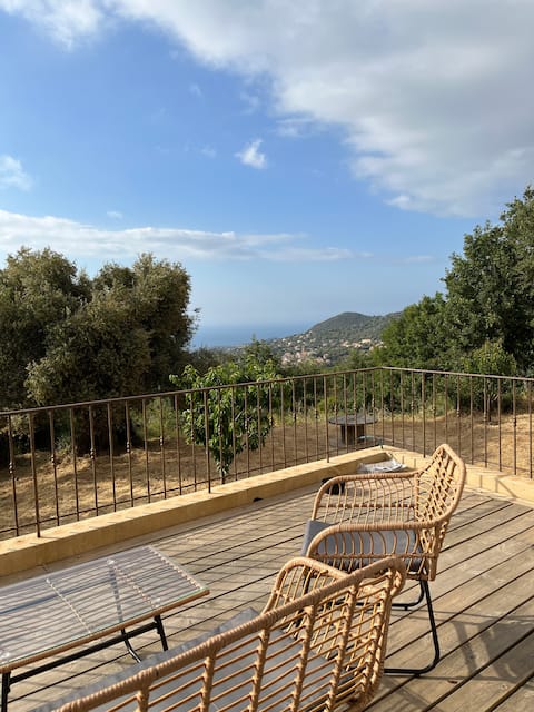 Charming villa with sea and mountain views