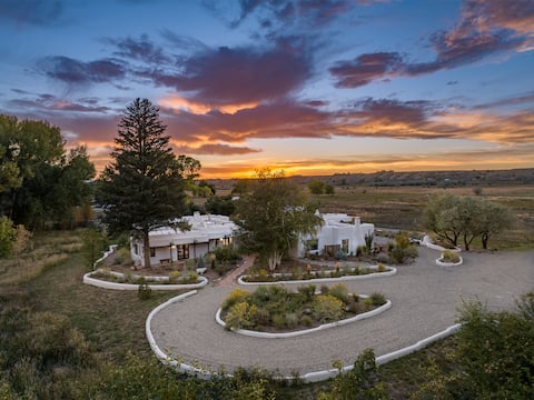 Winter in Taos! Gem Hacienda-9 bedrooms