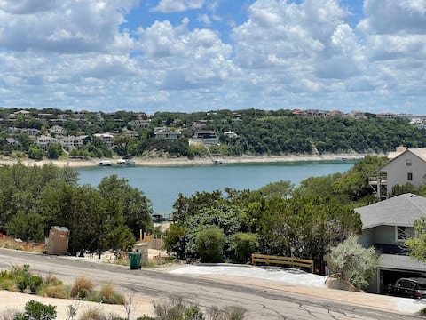 Lakeview Home-Easy access to Lake, Pool & Park