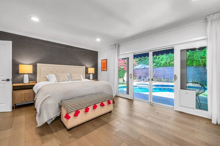 3BR Chic Modern Residence with Pool, Jacuzzi & BBQ gallery image 2