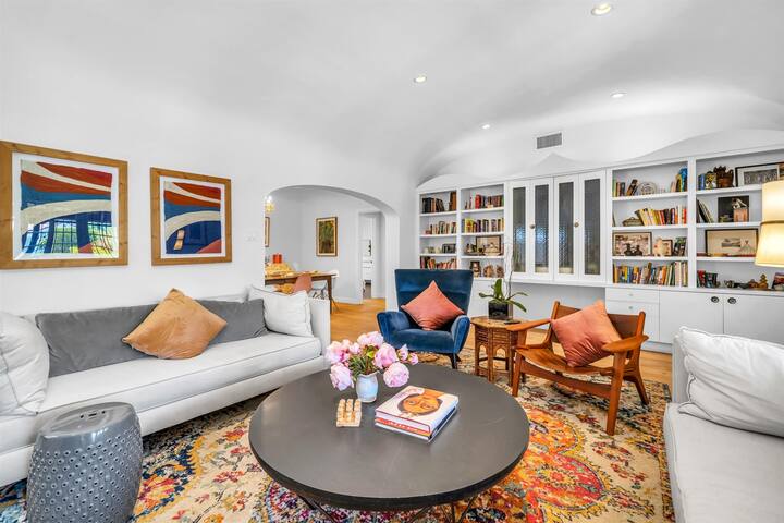 3BR Chic Modern Residence with Pool, Jacuzzi & BBQ gallery image 3