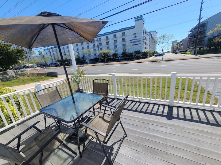 Cheery & Cozy Beach Villa - Walk To Beach - Ocean City, MD