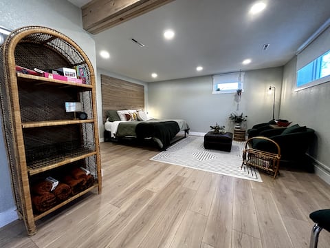 Top Airbnb: Studio+KingBed+10min to RedRocks in Lakewood