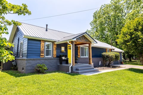 Inviting, Clean, Comfortable Spacious 3/2 Home