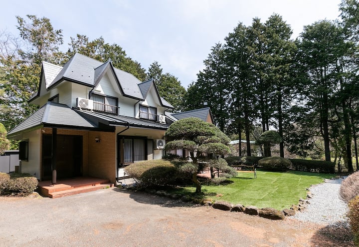 Two Hakone villas with hot spring