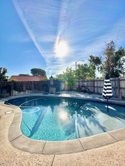 Spacious + Cozy 3bd w/ Pool in Rancho Cucamonga