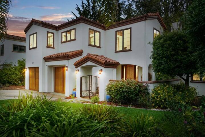 Luxury 5 Star Beach Villa:New Hot Tub, Sleeps 10 gallery image 4