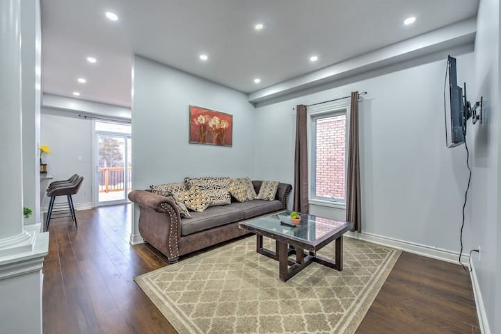 Spacious 5br 3bath W/ Tub & Garage/ 401hwy - London