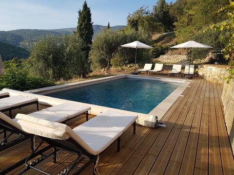 Spectacular views, steps from beautiful Claviers