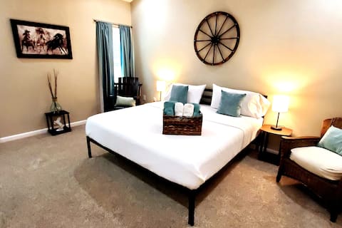Horse Ranch Getaway
1 King,1 queen, 1 full