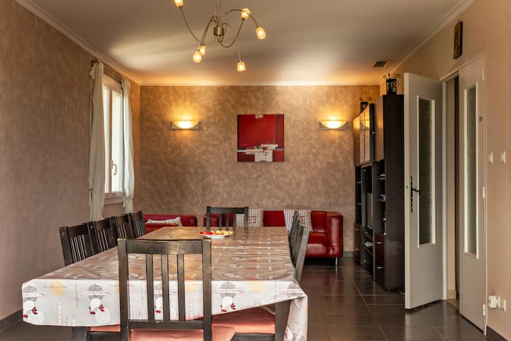 Cheerful 5-bedroom Villa With Pool - Marseillan
