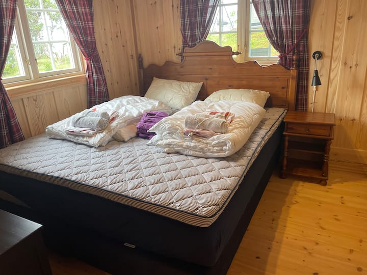 Მე ‑ 5 საძინებელი სამხრეთით, 180 სმ ‑ იანი საწოლით