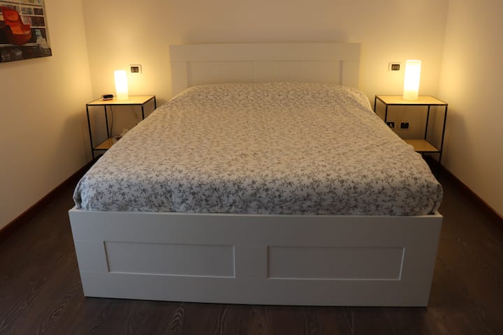 Chumba 1 1
kitanda cha watu wawili