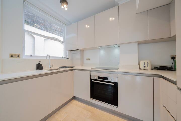 Bright, modern and spacious apartment gallery image 4