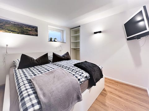 Apartment with private terrace(Weininsel apartment)