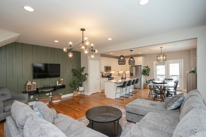 Tulum Vibes • Hot Tub • 8 min to Broadway • Luxury