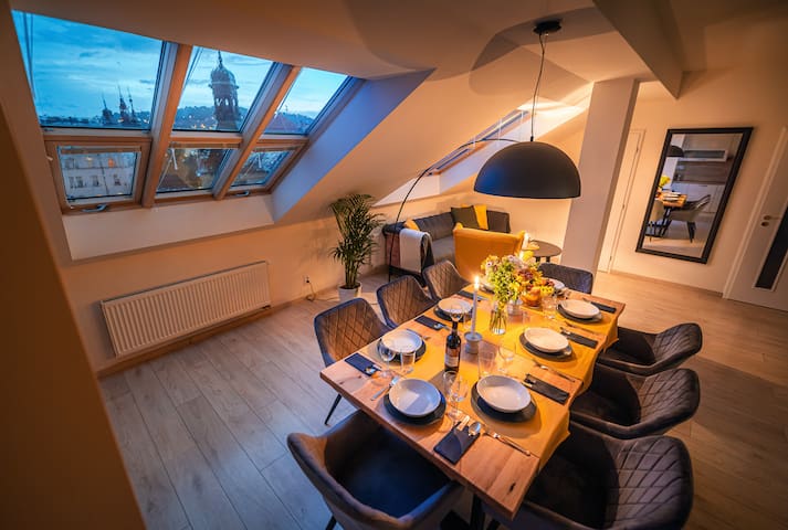 4BR+2Bath Central Family Penthouse