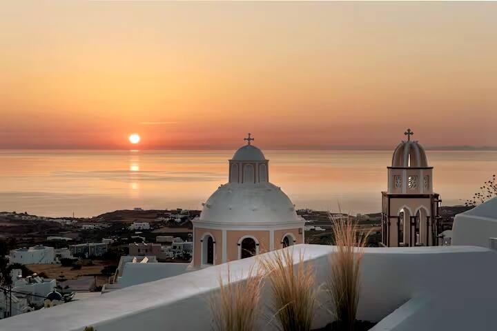 3 bed villa, @ Fira center Sea view,outdoor hottub gallery image 5