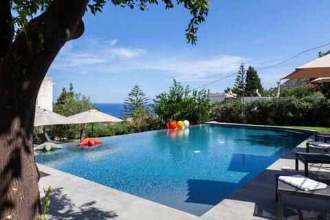Villa with pool, garden, terrace and sea view