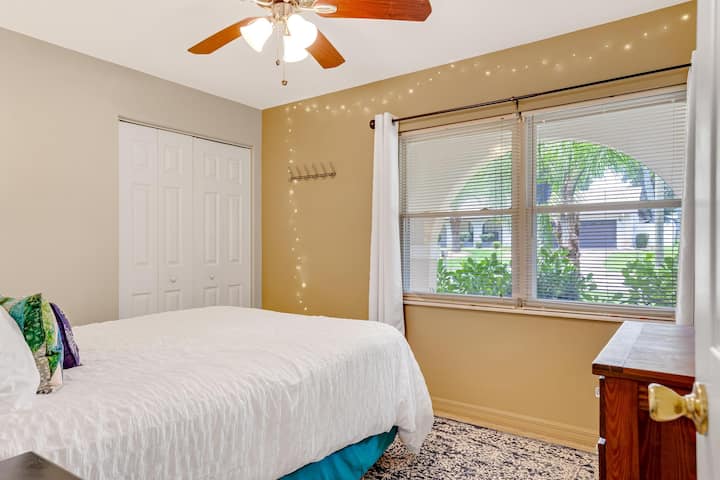 ห้องนอนแรกเตียงขนาดควีนไซส์