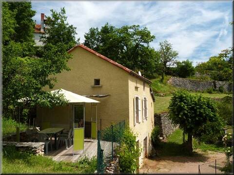 Gite for 6 people, garden and pool in Gramat