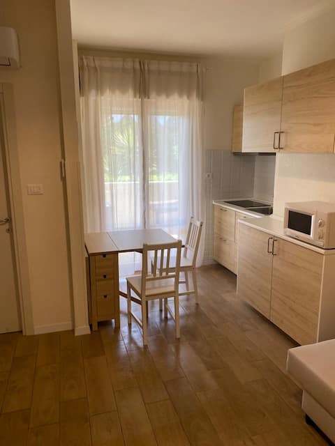 Top performing Airbnb: Charming two-room apartment, access to the beach. in Silvi