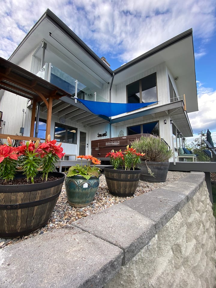 Spectacular Lake View Dwelling Coeur d'Alene Houses for Rent in Coeur