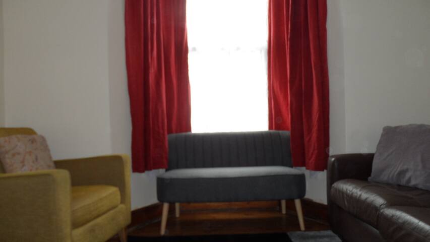 Centrally located 4 Bedroom House gallery image 5