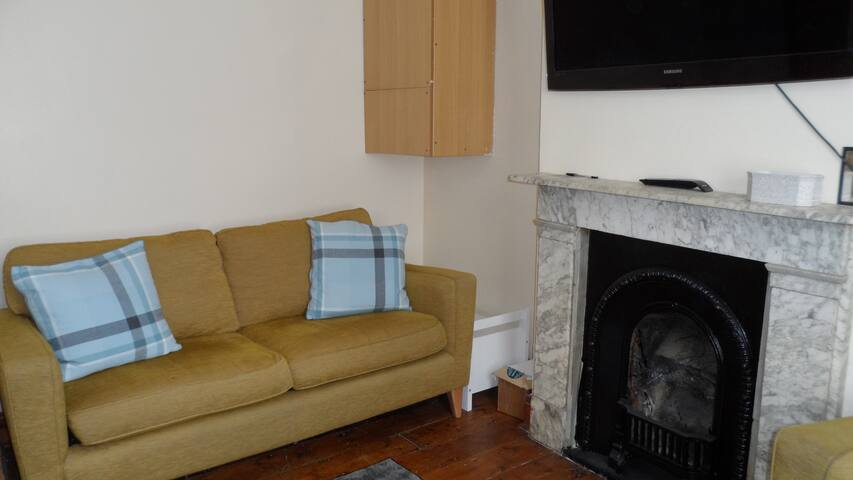 Centrally located 4 Bedroom House gallery image 2