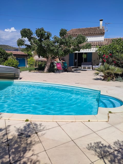 close to Aix, family villa with pool.