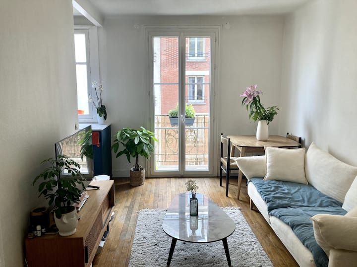 Apartment with balcony 2 steps from Paris Apartments for Rent in Issy