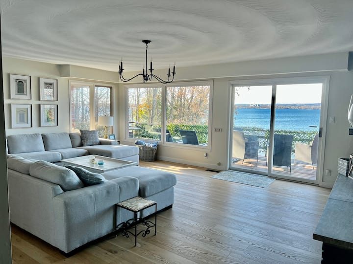 PEC Lakehouse | 180ft Private Waterfront + Sauna