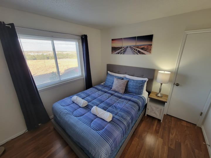 חדר שינה מס '2 עם מיטת קווין סייז 