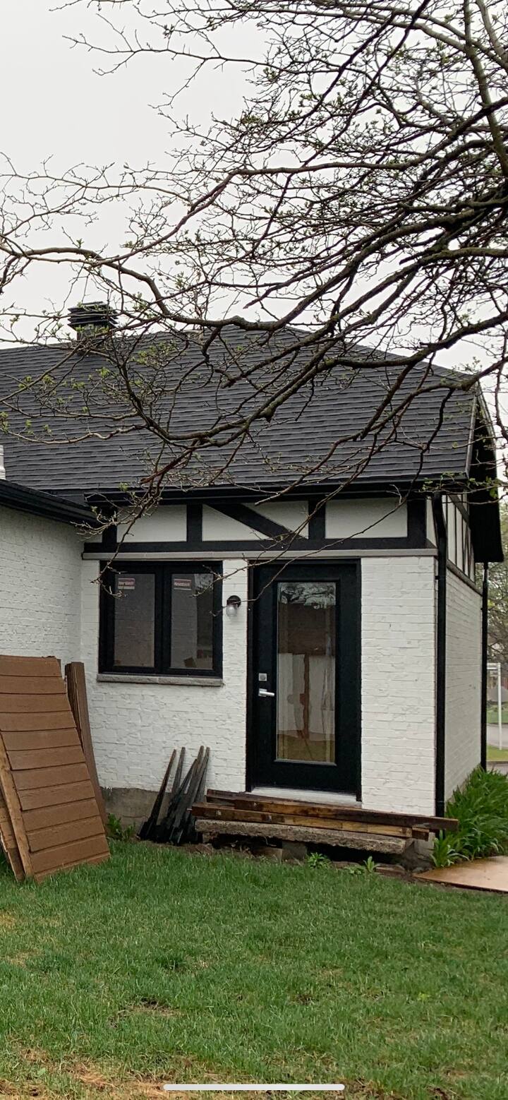 Basement Unit private entrance /terrace. Apartments for Rent in