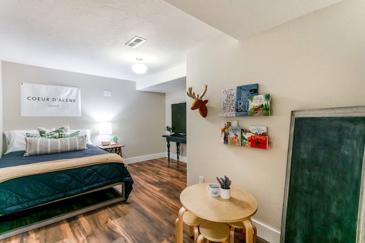 Spálňa s manželskou posteľou Queen na