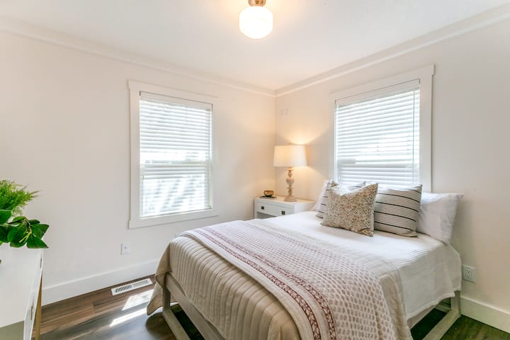 Plná spálňa na poschodí