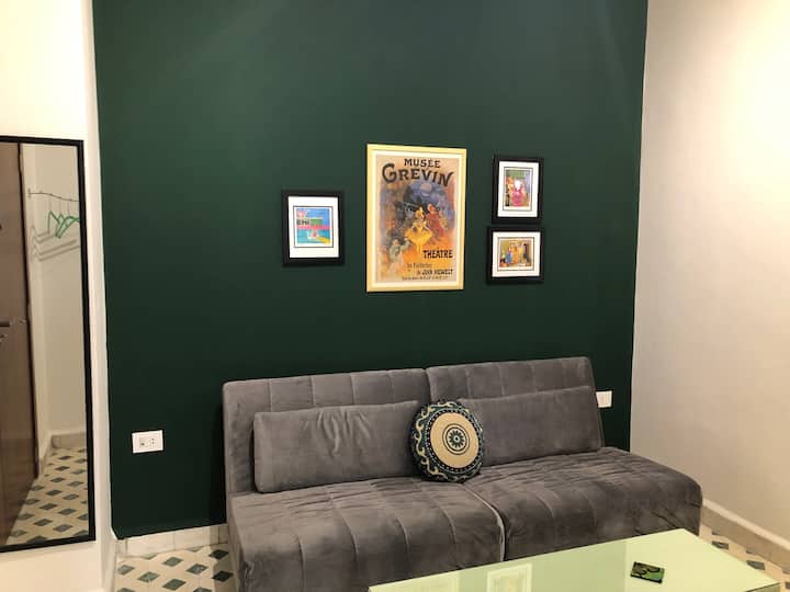 1 bedroom apartment with 24/7 power in Achrafieh Apartments for Rent