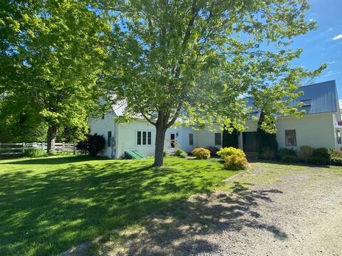 6 Bedroom Farmhouse in the Heart of Midcoast Maine
