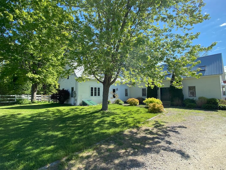 6 Bedroom Farmhouse in the Heart of Midcoast Maine