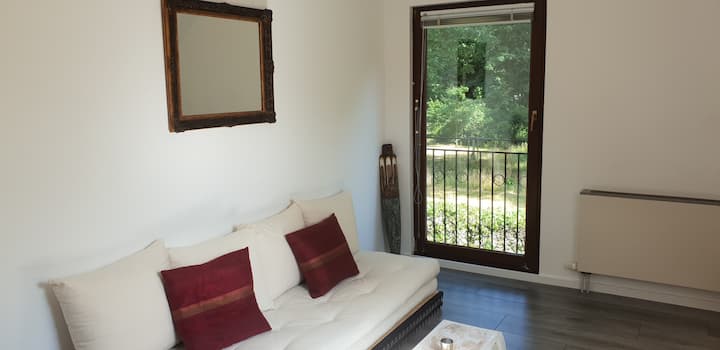 غرفة النوم 2 مع أريكة فوتون أصلية (تاتاميس + مراتب)، والإشغال لشخصين كحد أقصى، وسرير إضافي كسرير مزدوج (160 سم) أو سريرين مفردين (2 × 80 سم) ممكن.
نوصي بإقامة النوم في المقام الأول للأطفال والمراهقين.
