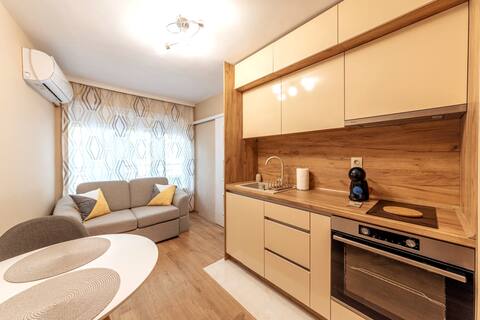 Popular Airbnb listing: Comfort meters from the Seaside and the center in Одесос