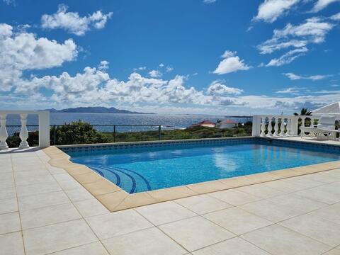 Oceanview villa with private pool, 5 mins to beach