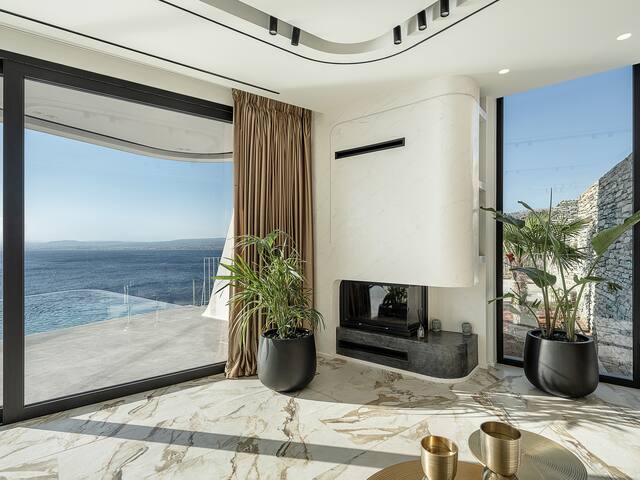 Meltemi Luxury Villa gallery image 4