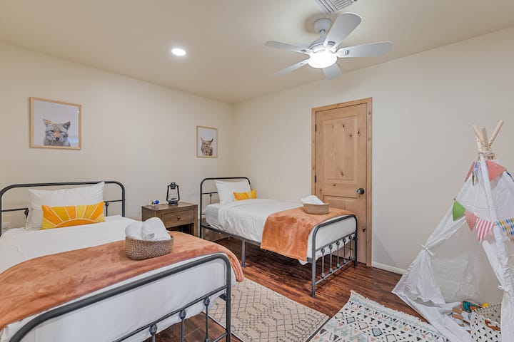 ¡A los niños (y adultos) les encantará la configuración de nuestro dormitorio doble!