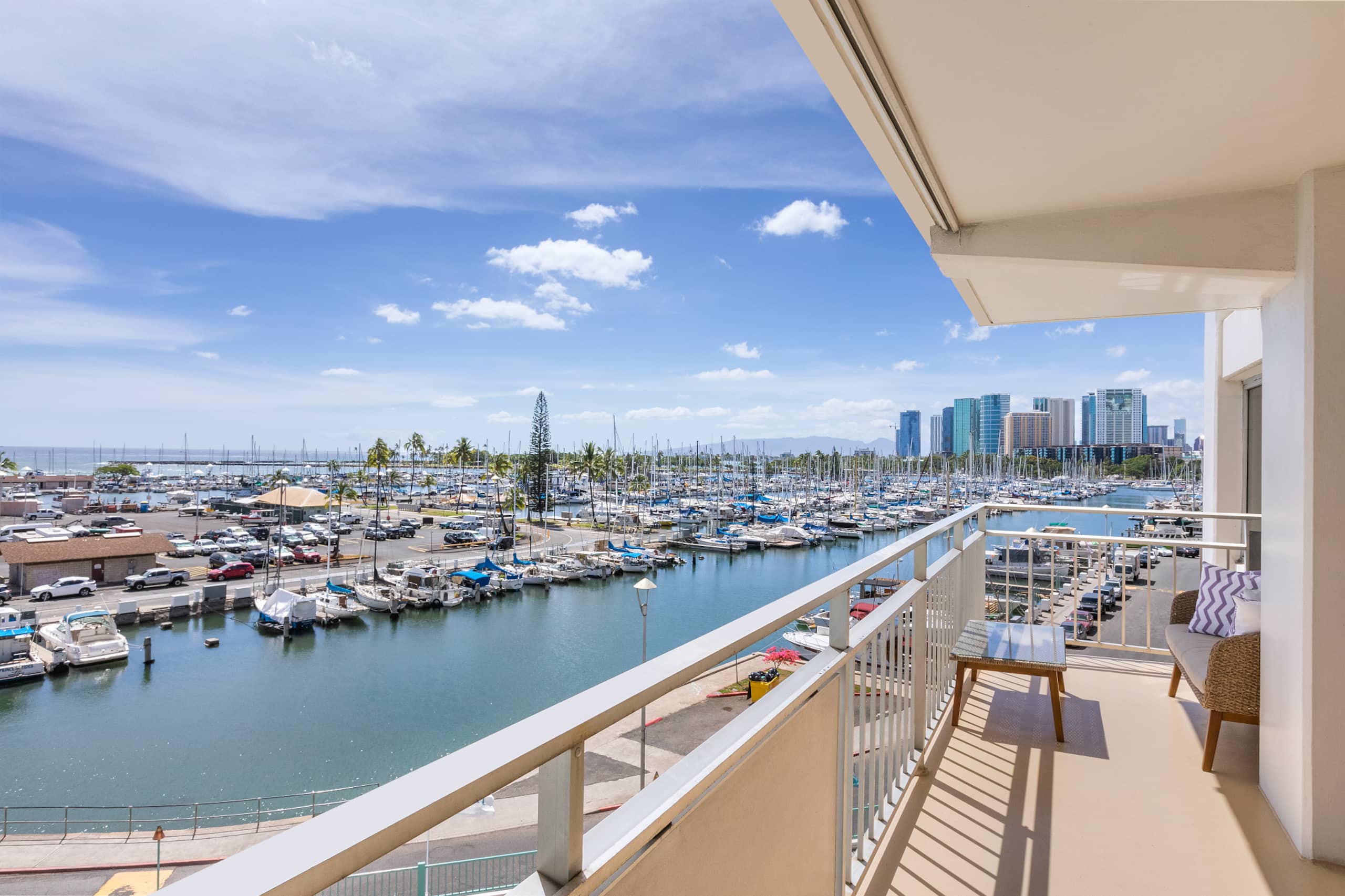 Condo in Honolulu · ★4.97 · 2 bedrooms · 4 beds · 2 private baths - Image 25