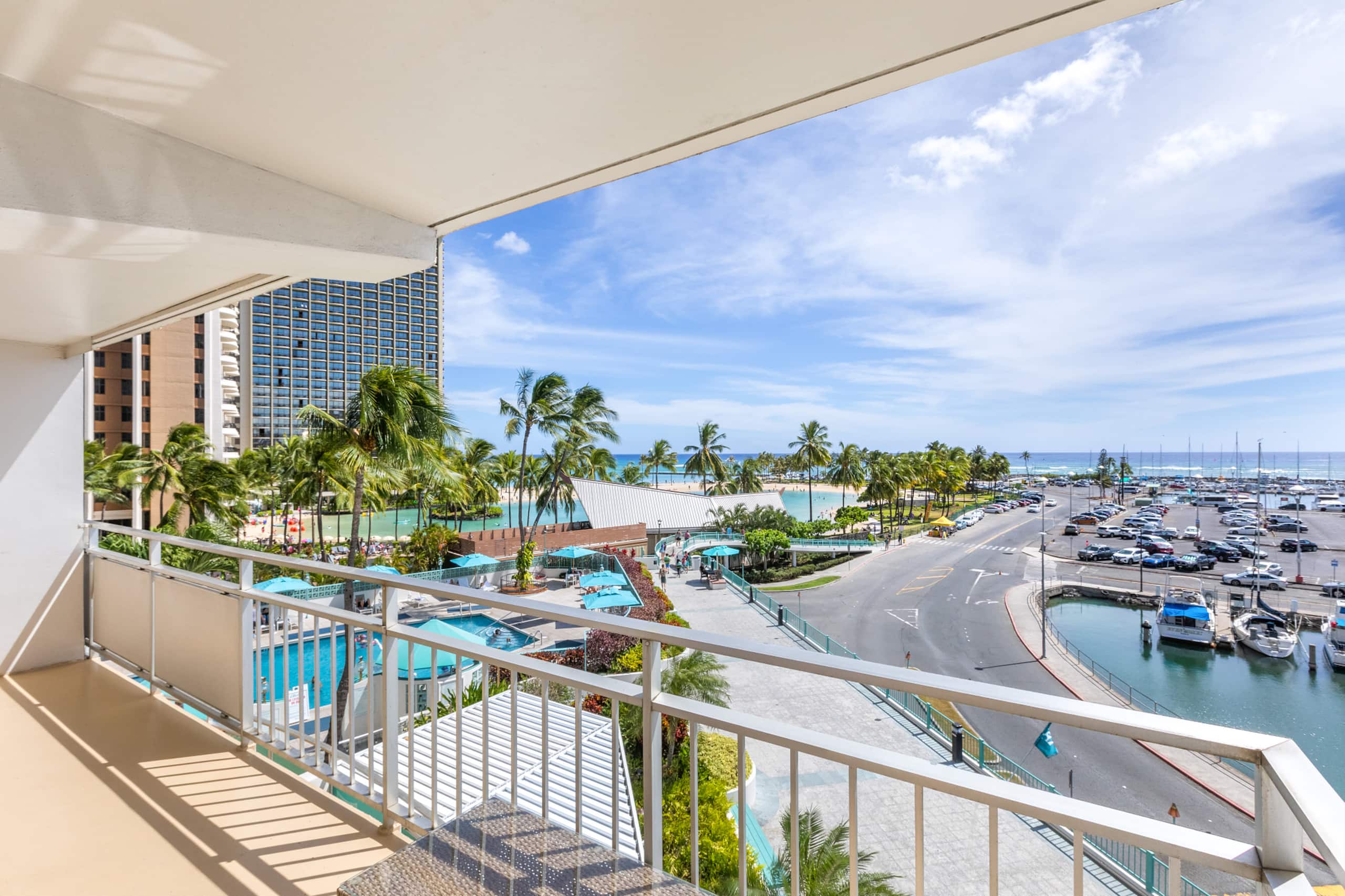 Condo in Honolulu · ★4.97 · 2 bedrooms · 4 beds · 2 private baths - Image 26