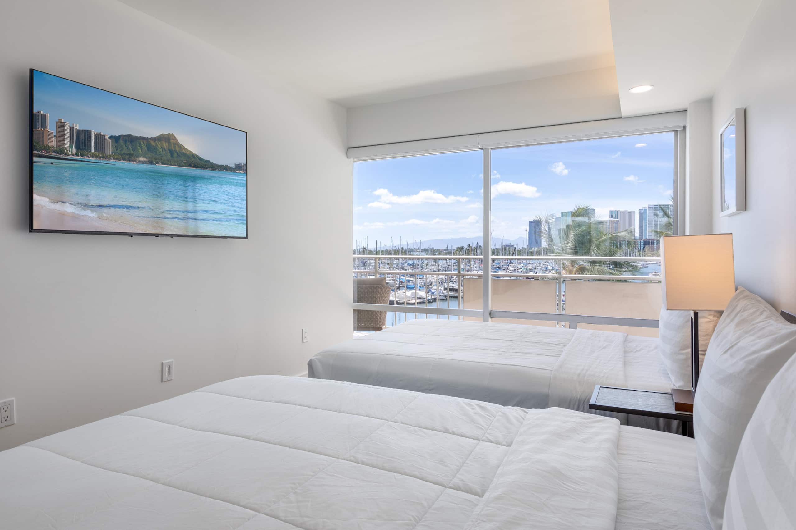 Condo in Honolulu · ★4.97 · 2 bedrooms · 4 beds · 2 private baths - Image 15