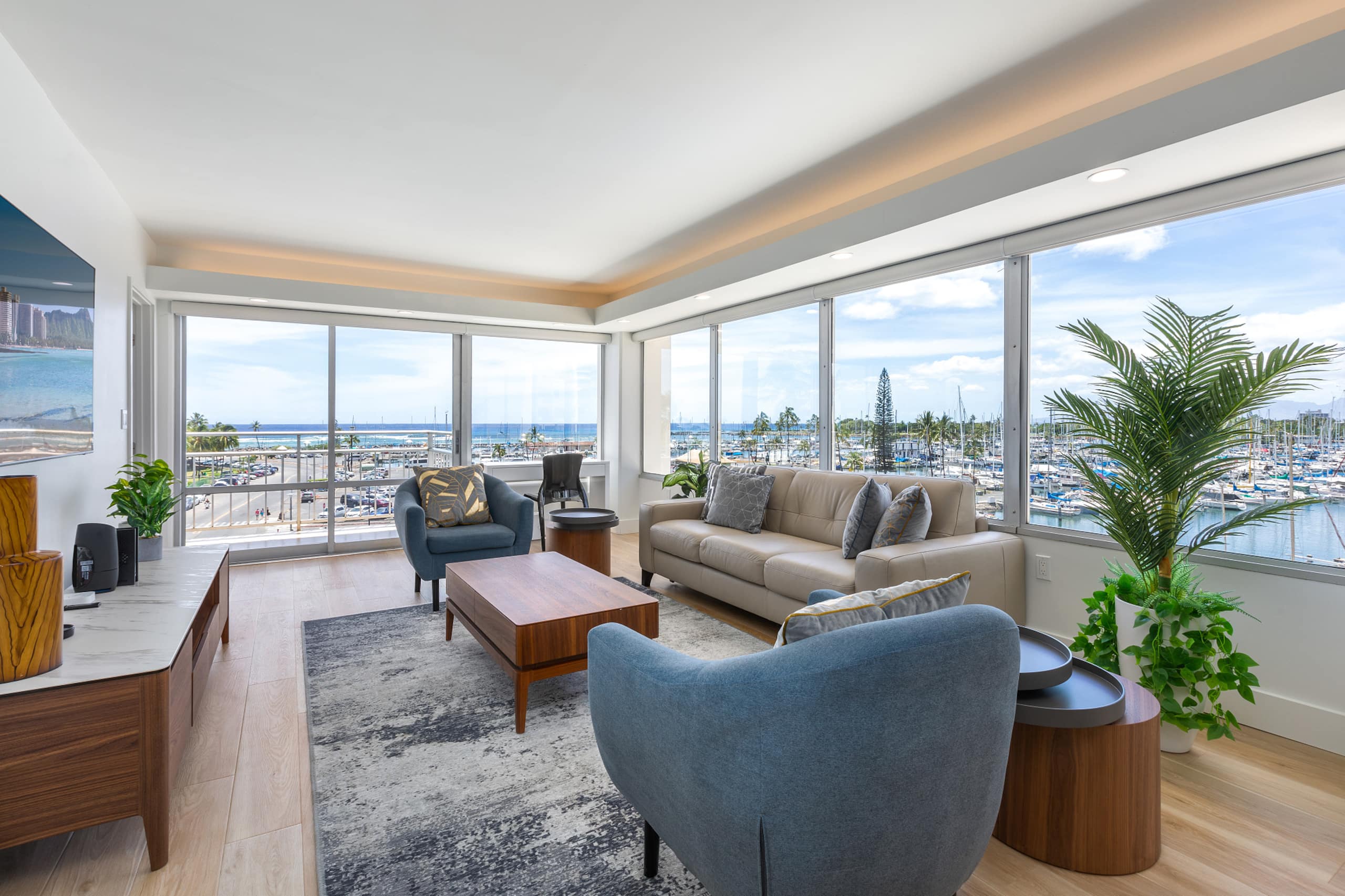Condo in Honolulu · ★4.97 · 2 bedrooms · 4 beds · 2 private baths - Image 3