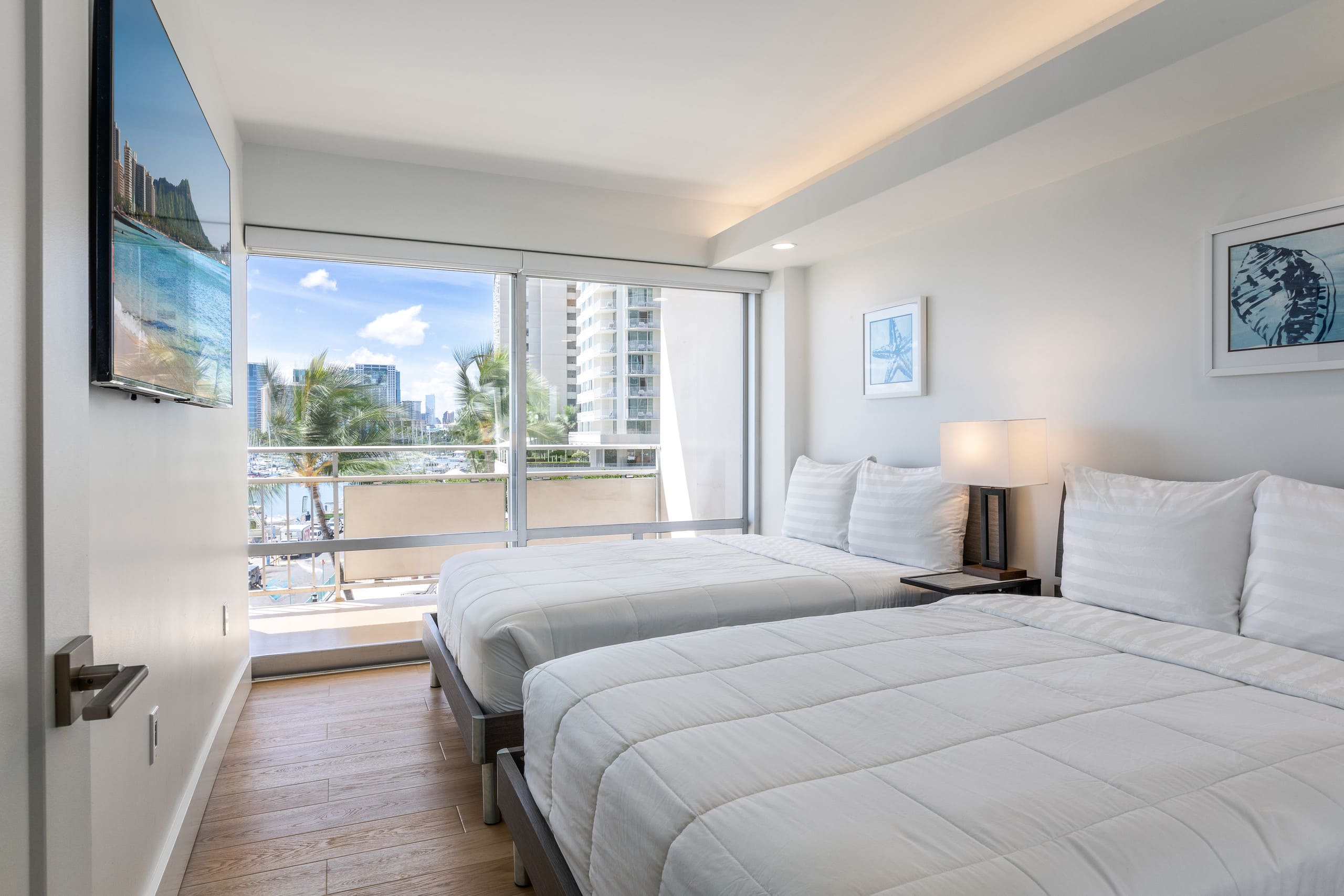 Condo in Honolulu · ★4.97 · 2 bedrooms · 4 beds · 2 private baths - Image 16