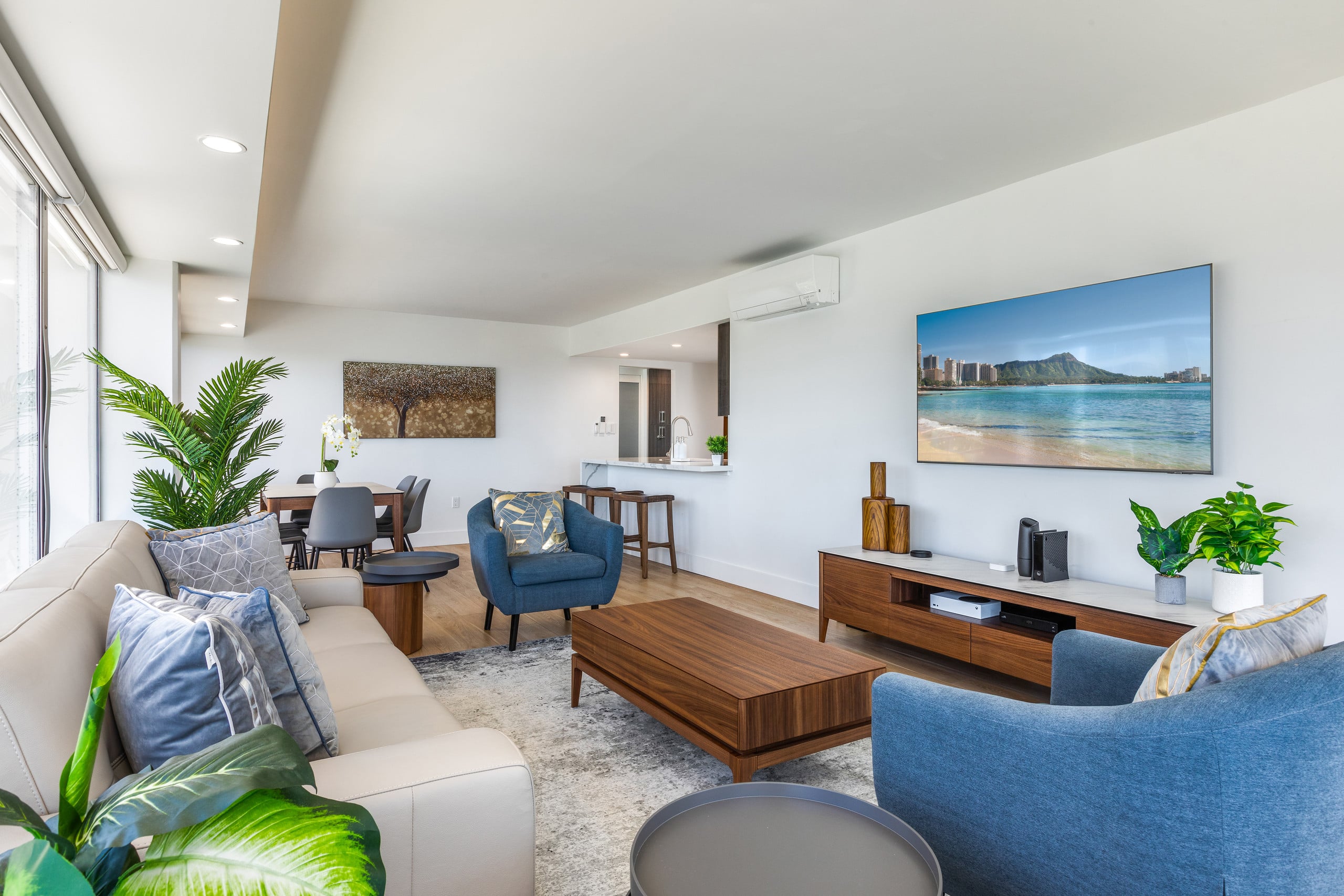 Condo in Honolulu · ★4.97 · 2 bedrooms · 4 beds · 2 private baths - Image 1